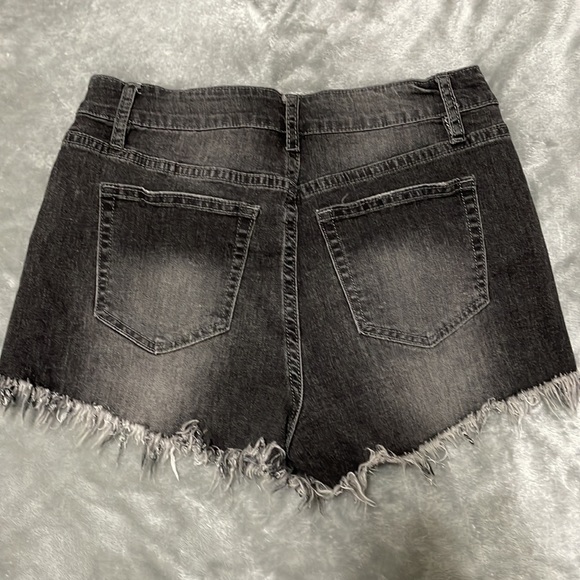Grey wash jean shorts - Picture 2 of 3